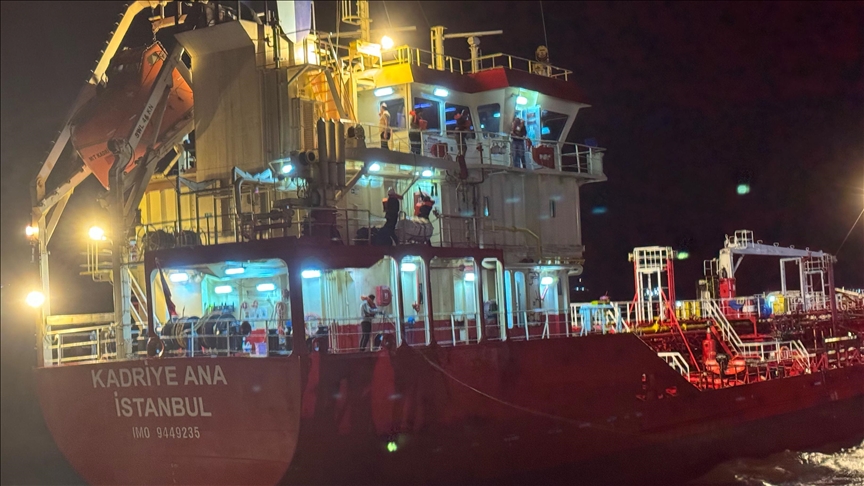 İstanbul Kazlıçeşme'de bir gemi karaya oturdu