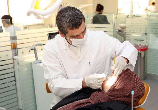 Diş eti iltihabı bebeklerde düşük kilolu doğuma yol açabilir YENİ ASYA