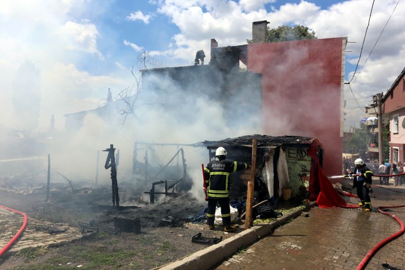 Tekirdağ�da 5 ev küle döndü YENİ ASYA