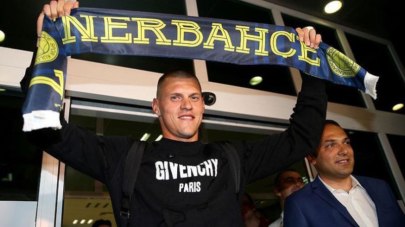 Ve Fenerbahçe'nin yeni transferi İstanbul'a geldi - YENİ ASYA