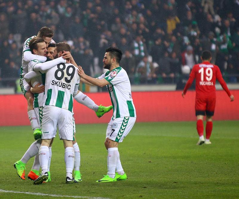 Konyaspor öldü öldü dirildi YENİ ASYA