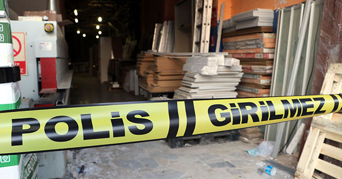 Çocuk işçi asansörde sıkışarak öldü YENİ ASYA