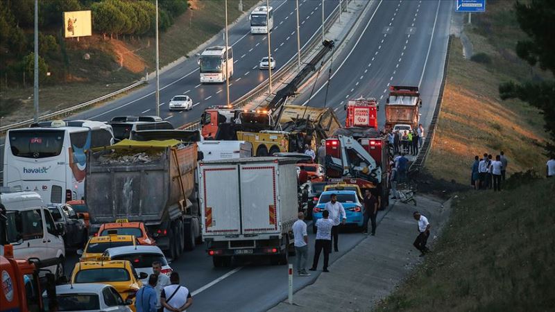 Istanbul Havalimani Yolu Kaza Nedeniyle Trafige Kapandi Yeni Asya