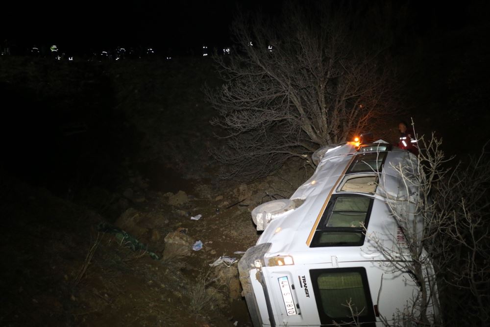 Malatya'da maden işçilerini taşıyan servis aracı devrildi: 2 kişi öldü, 10 kişi yaralandı