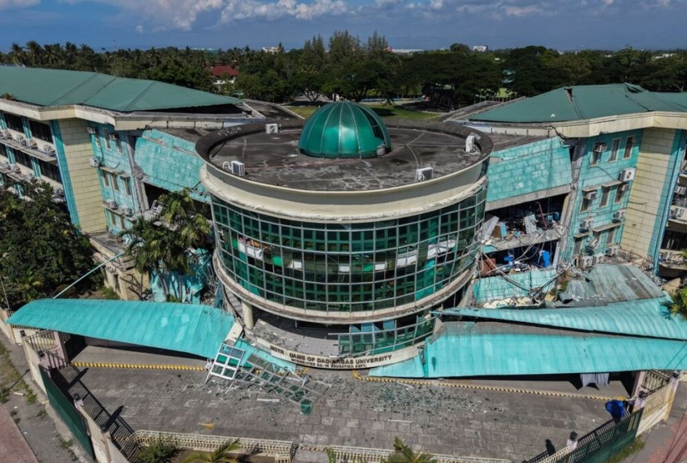 Filipinler'deki 7,8 büyüklüğündeki depremde ölü sayısı 45 ol