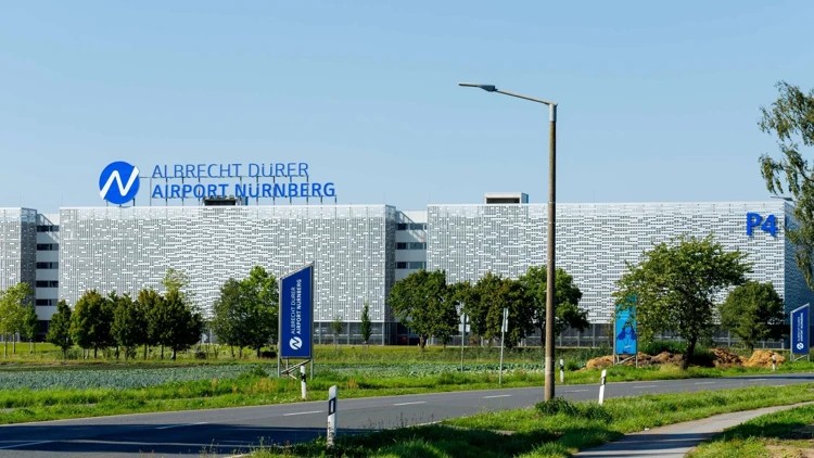 Nürnberg Havalimanı uçuşlara kapatıldı